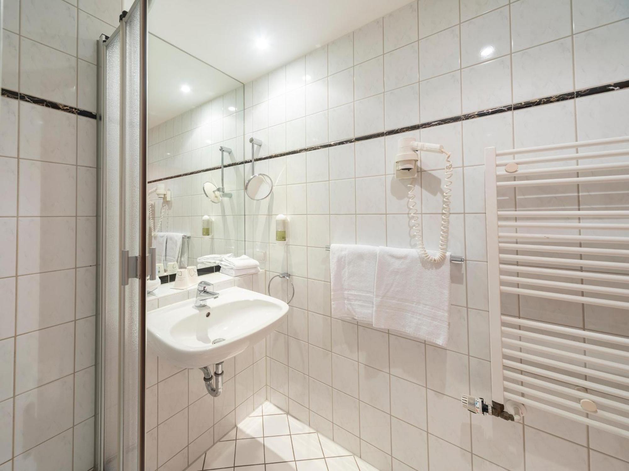 B&B Hotel Gotha-Hbf ภายนอก รูปภาพ
