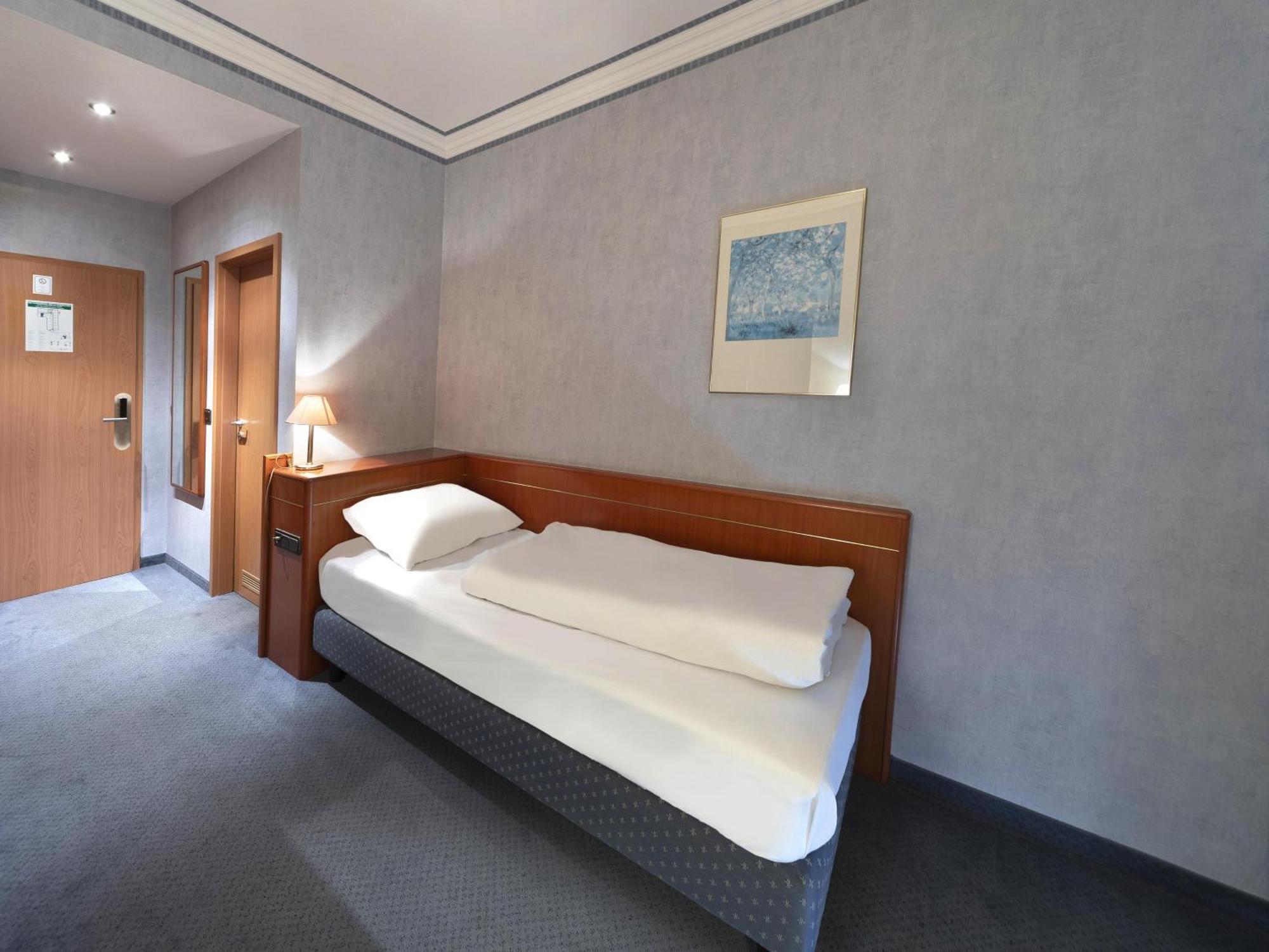 B&B Hotel Gotha-Hbf ภายนอก รูปภาพ