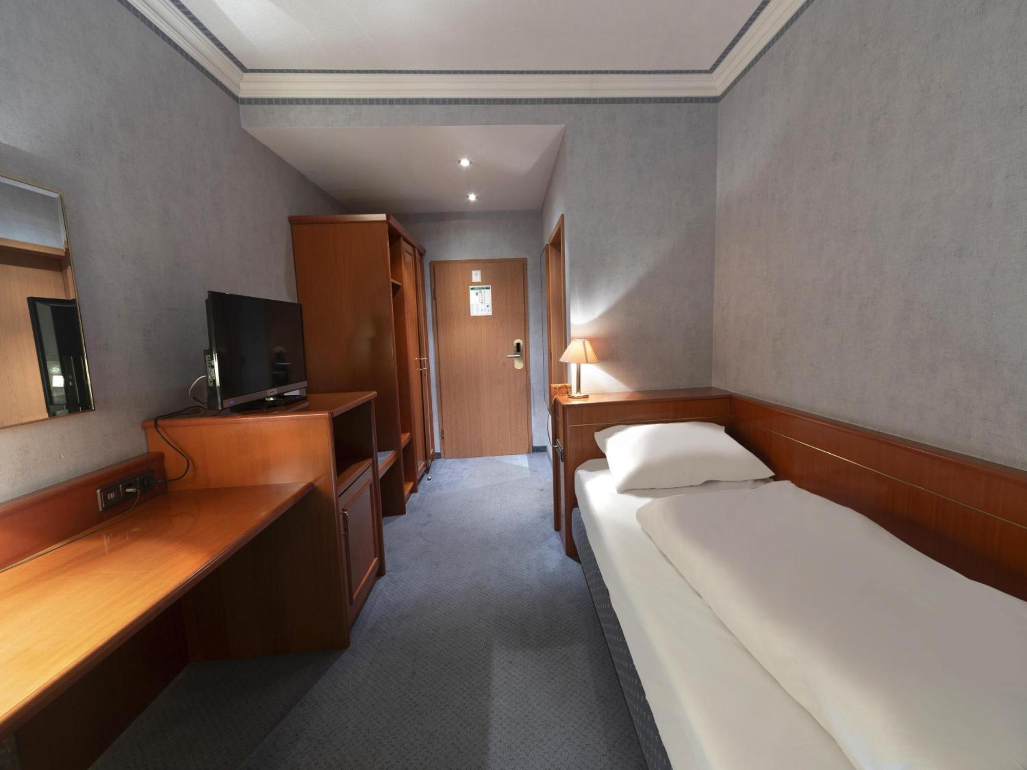 B&B Hotel Gotha-Hbf ภายนอก รูปภาพ