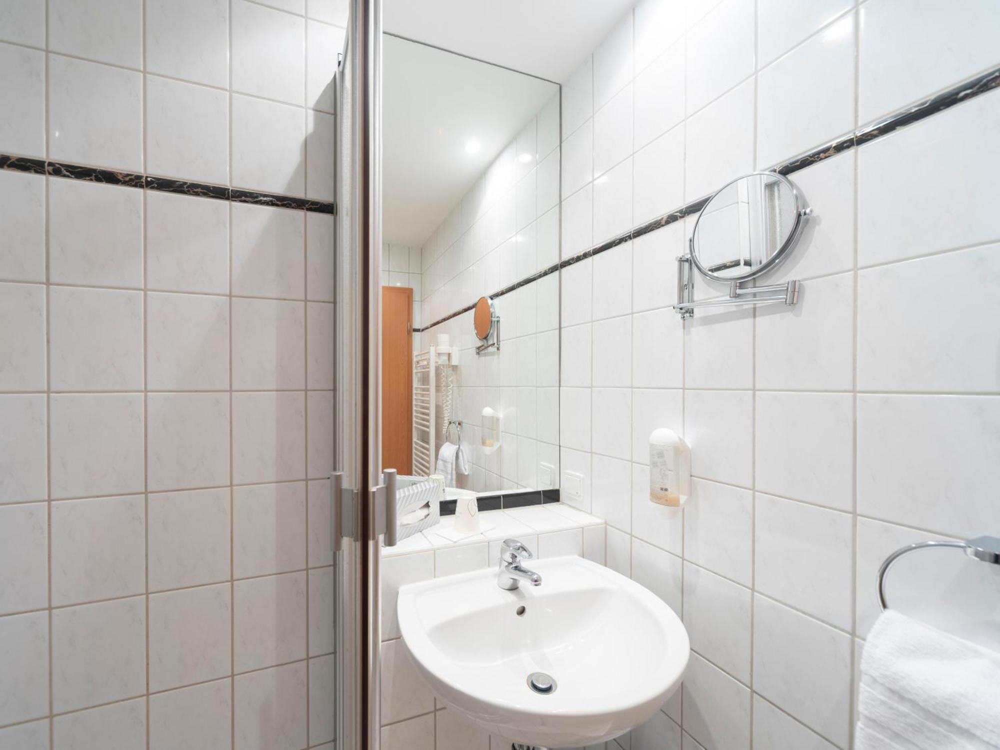B&B Hotel Gotha-Hbf ภายนอก รูปภาพ